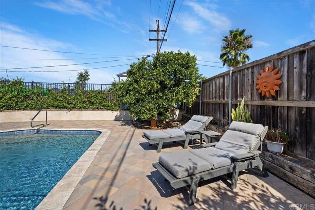 1131 Mary St, El Cajon CA: https://media.crmls.org/mediaz/2b810dea-84bc-45f6-b500-24f851374178.jpg