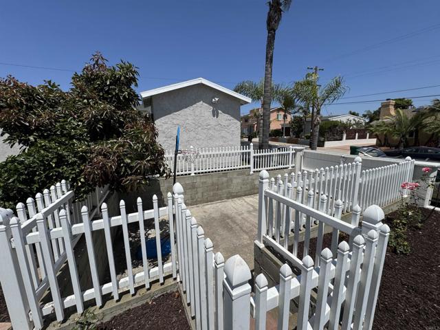 4704 Jumano Avenue, San Diego CA: https://media.crmls.org/mediaz/2b81404a-af8d-4d1b-bd50-483396e9d1da.jpg