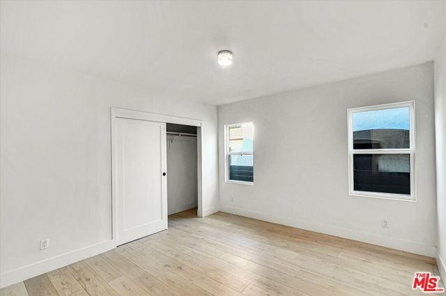 4122 S Bronson Avenue, Los Angeles CA: https://media.crmls.org/mediaz/2b814bcc-16c6-44e4-96d1-1177f482a36f.jpg