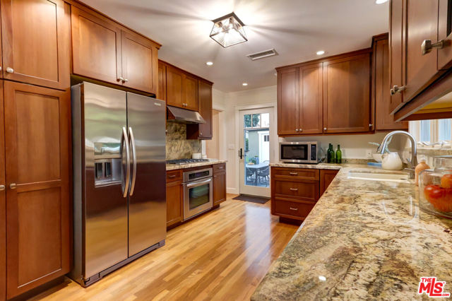 8500 Mcconnell Avenue, Los Angeles CA: https://media.crmls.org/mediaz/2b8150de-3979-4e7a-b2ee-9f0e402a42dd.jpg