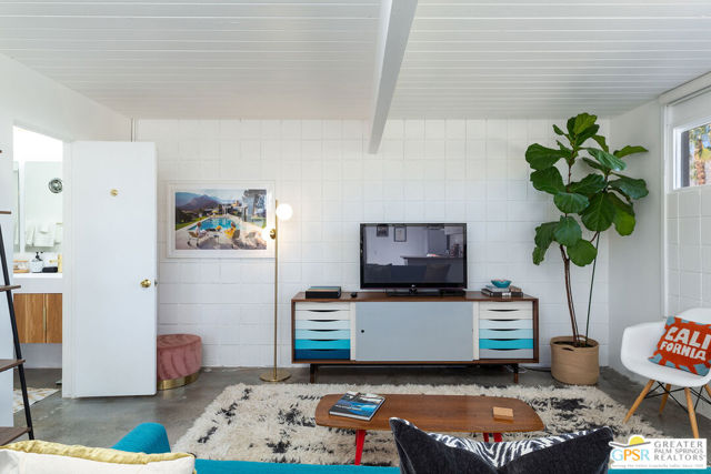1111 E Palm Canyon Drive, Palm Springs CA: https://media.crmls.org/mediaz/2b81bfb0-f576-4f84-b785-bf18899d724e.jpg