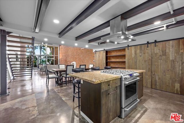 120 S Hewitt Street, Los Angeles CA: https://media.crmls.org/mediaz/2b822fa7-be2c-49e2-9500-4bb2f8c97768.jpg