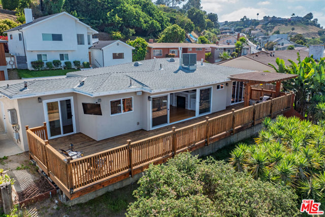 4113 Don Diablo Drive, Los Angeles CA: https://media.crmls.org/mediaz/2b836de1-6f77-4e5f-8370-f4fe0a50cf6d.jpg