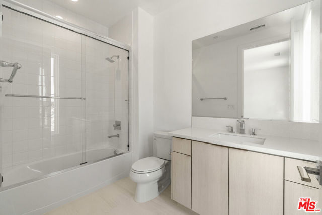 20115 W Galway Lane, Porter Ranch CA: https://media.crmls.org/mediaz/2b83a94d-efdb-444f-b9b1-438b83603dd5.jpg