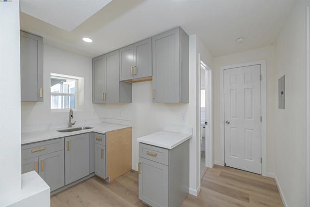 4015 SAN JUAN ST, Oakland CA: https://media.crmls.org/mediaz/2b84110e-4310-4ce5-b42c-91ee40b868cf.jpg