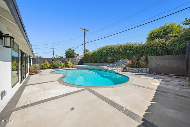 9518 Forbes Avenue, Northridge CA: https://media.crmls.org/mediaz/2b84786c-9276-4334-a8c3-cd00933b489a.jpg