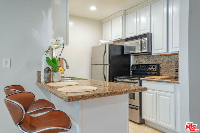 7777 W 91St Street, Playa del Rey CA: https://media.crmls.org/mediaz/2b84b5ec-9811-41fe-8445-1b46f155ff25.jpg