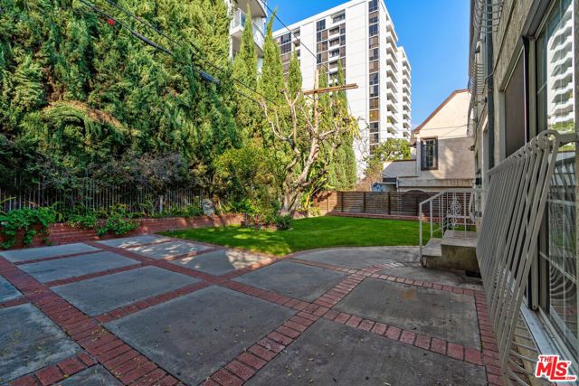 10709 ASHTON Avenue, Los Angeles CA: https://media.crmls.org/mediaz/2b85966b-65a7-4d9b-b75b-1e6f930056bc.jpg