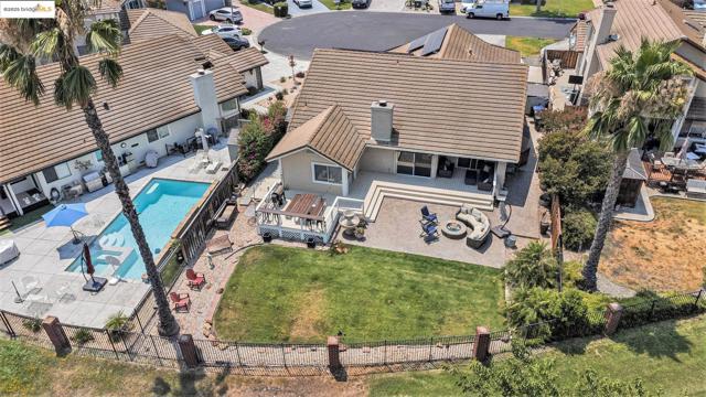 2167 Saint Andrews Ct, Discovery Bay CA: https://media.crmls.org/mediaz/2b85a4b4-56c1-4760-87cf-5b8b881de52e.jpg