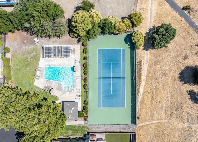 2485 Talavera Dr, San Ramon CA: https://media.crmls.org/mediaz/2b86084c-1fc7-4c7f-aeb9-da43919e8ee4.jpg