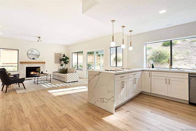 2064 White Birch Dr, Vista CA: https://media.crmls.org/mediaz/2b8638a0-c5f6-4d3a-9d0f-303b11b64b07.jpg