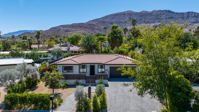 42602 Rancho Mirage Lane, Rancho Mirage CA: https://media.crmls.org/mediaz/2b863a37-a0ef-42ab-8155-28a28566a23e.jpg