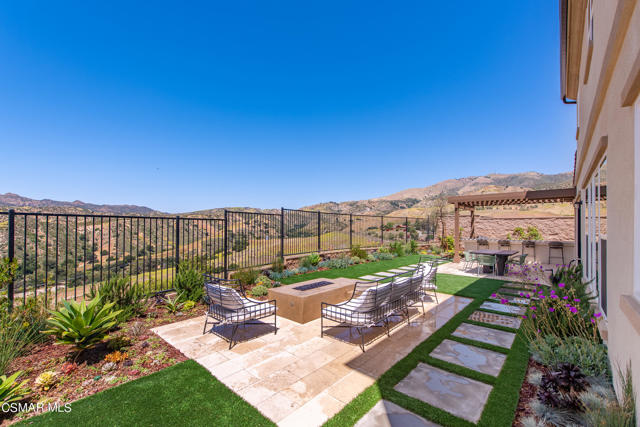 20843 Acorn Circle, Porter Ranch CA: https://media.crmls.org/mediaz/2b8683ad-e1f6-4ada-8eee-c03c6c711a4a.jpg