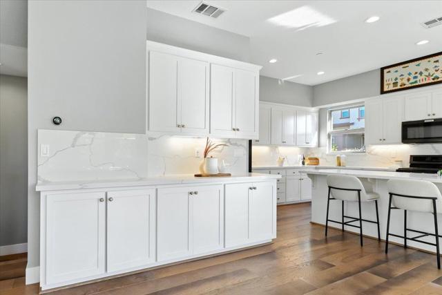 324 Cherokee Loop, Mountain View CA: https://media.crmls.org/mediaz/2b872f2d-dacb-4c1f-a790-04a7356c63d9.jpg