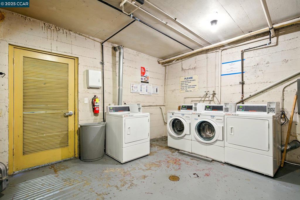 https://media.crmls.org/mediaz/2b87426e-4f59-4cf0-866d-7fd33ca56af4.jpg?preset=X-Large