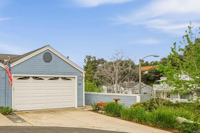 Detail Gallery Image 3 of 32 For 2807 Valley Vista Way, Oceanside,  CA 92054 - 2 Beds | 2/1 Baths
