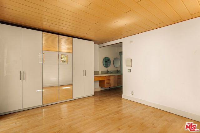 3990 Clayton Avenue, Los Angeles CA: https://media.crmls.org/mediaz/2b87ef10-ce12-452f-81df-ef0418adc96e.jpg