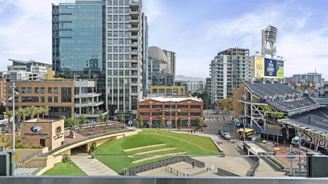 325 7Th Ave, San Diego CA: https://media.crmls.org/mediaz/2b886234-fa76-4876-9e9a-14a79bc39a57.jpg