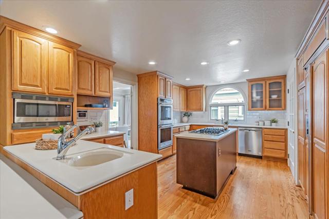 137 S 17th Street, San Jose CA: https://media.crmls.org/mediaz/2b88b4e5-7750-489a-9099-cfa0f04b5021.jpg