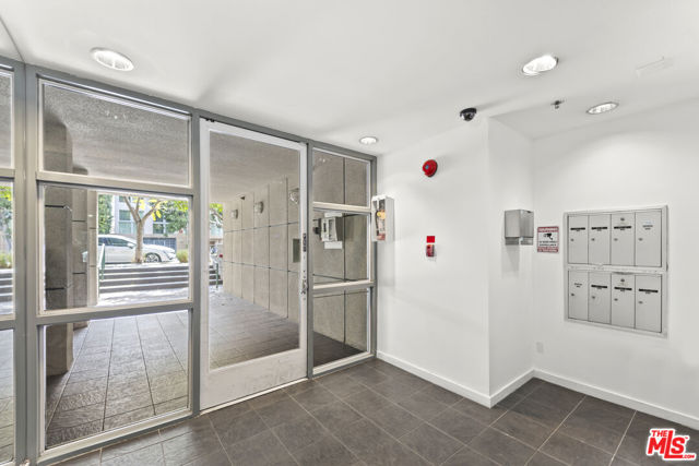 1932 Selby Avenue, Los Angeles CA: https://media.crmls.org/mediaz/2b88f71c-beea-4686-9407-c4101048f880.jpg