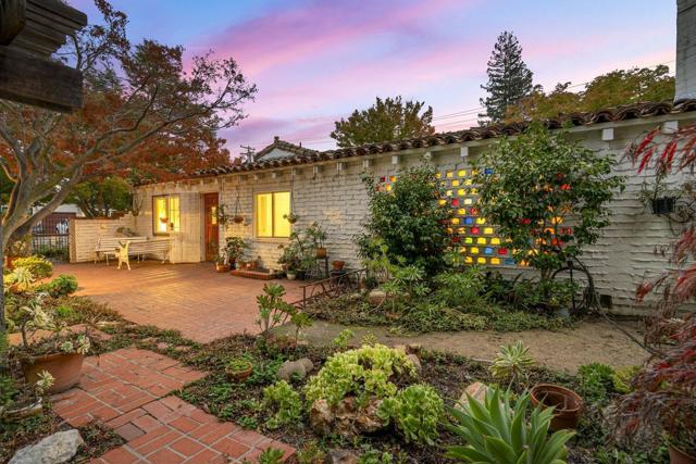 3691 Laguna Avenue, Palo Alto CA: https://media.crmls.org/mediaz/2b8941ab-1494-4acc-b2d5-dbeeaf9dd8cc.jpg