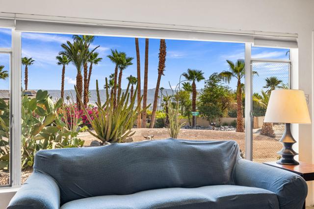 68079 Vista Del Valle, Cathedral City CA: https://media.crmls.org/mediaz/2b895fb6-98aa-4aab-83bb-f0d748d26cc8.jpg
