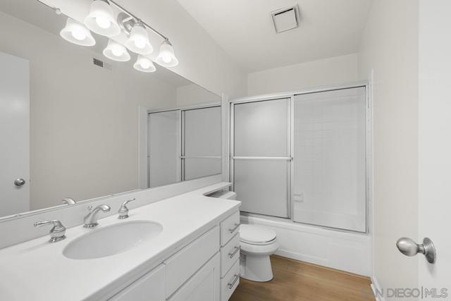 701 Kettner Blvd, San Diego CA: https://media.crmls.org/mediaz/2b896fc5-f0ad-4fd7-82e6-db460abd80c5.jpg