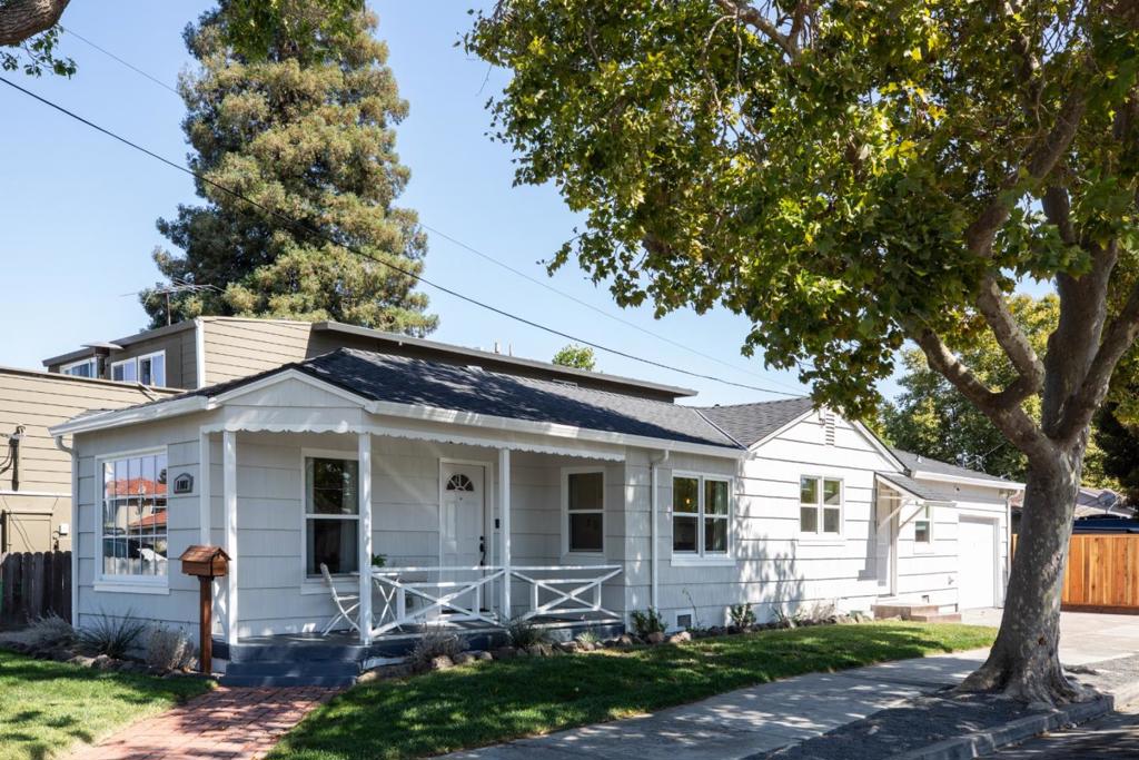 1105 Oak Avenue