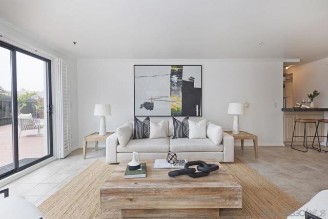 8263 Camino Del Oro, La Jolla CA: https://media.crmls.org/mediaz/2b8a1836-39d1-49e8-84c2-1ee6386692b3.jpg