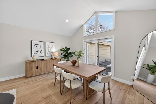 2169 Yorkshire Way, Mountain View CA: https://media.crmls.org/mediaz/2b8a408f-989d-49ca-b60a-2998fab8e2b3.jpg