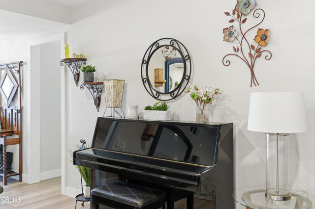 2174 WILCOX Street, Camarillo CA: https://media.crmls.org/mediaz/2b8a420c-2ba9-4ec1-95b9-2fb355355458.jpg