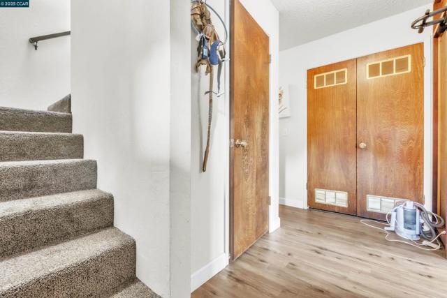 138 Farallon Ct, Aptos CA: https://media.crmls.org/mediaz/2b8a66fe-0755-4695-b5aa-175e5e0120c1.jpg