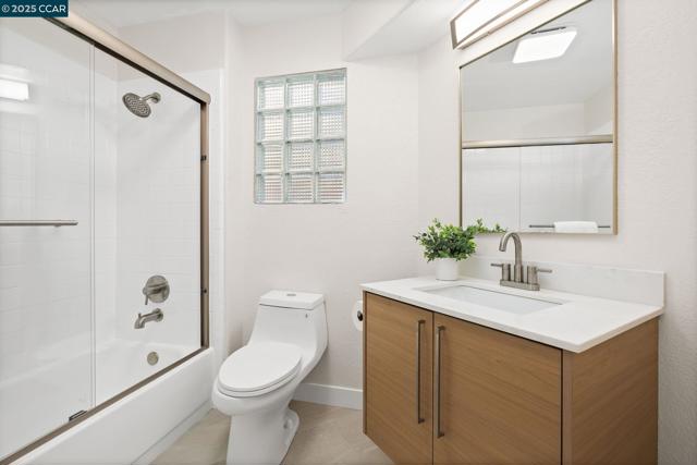 122 Cortona Dr, San Ramon CA: https://media.crmls.org/mediaz/2b8aec13-5e39-4e44-94d9-aaa441070831.jpg