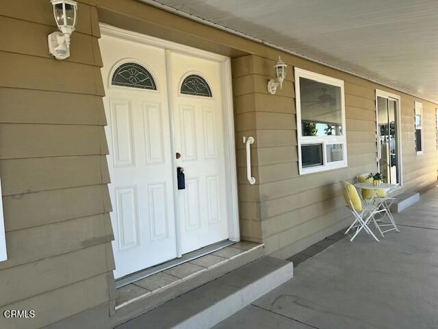 19 Faulkner Court, Ventura CA: https://media.crmls.org/mediaz/2b8be293-3b13-451a-9622-b09f46498876.jpg