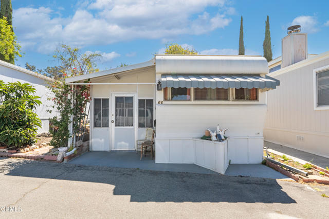 1075 Loma Drive, Ojai CA: https://media.crmls.org/mediaz/2b8cb705-de91-4d6a-b23c-7170fb37819a.jpg