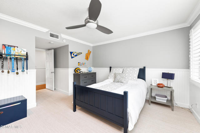 1211 Ridgecrest Place, Westlake Village CA: https://media.crmls.org/mediaz/2b8d12c3-b235-42c7-8880-7c6afb8f9d68.jpg