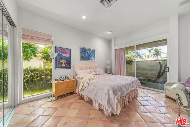 7 Churchill Lane, Rancho Mirage CA: https://media.crmls.org/mediaz/2b8d21fd-0b38-4e32-8257-ebd346dc803e.jpg