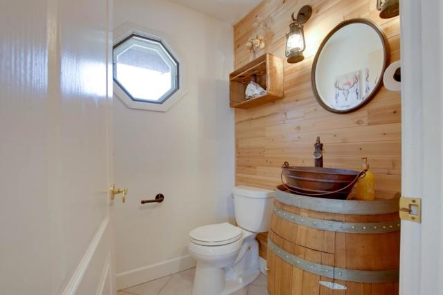 160 Tevis Trail, Hollister CA: https://media.crmls.org/mediaz/2b8d551e-1f75-479c-9dc0-410006feffc7.jpg