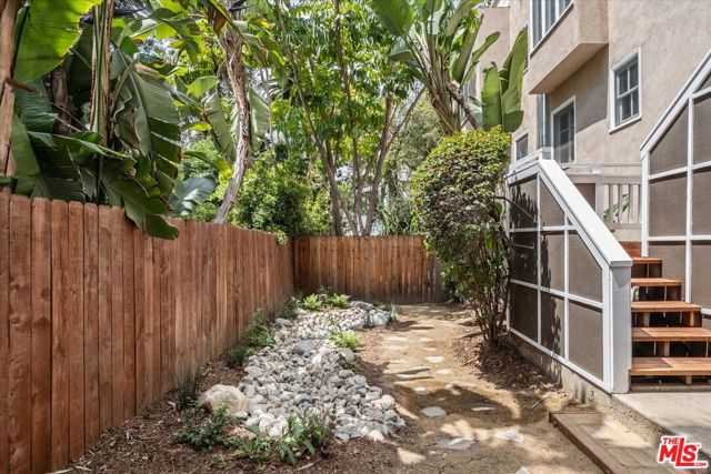 6612 Emmet Terrace, Los Angeles CA: https://media.crmls.org/mediaz/2b8da1f2-59a1-405f-8a74-f55bce04139d.jpg