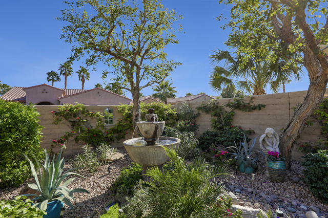 81025 Avenida Lorena, Indio CA: https://media.crmls.org/mediaz/2b8dcb1b-c41f-4d2f-b7d6-005f564c3ab4.jpg