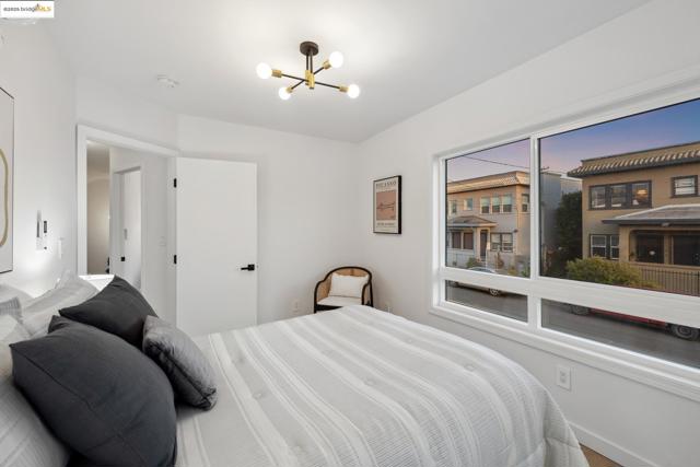 904 41st St, Oakland CA: https://media.crmls.org/mediaz/2b8e461d-6a99-4bba-aa4d-f1480c934ce2.jpg
