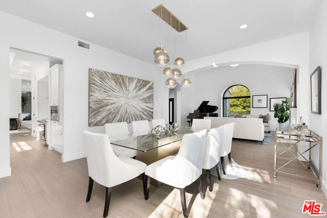 23458 W Moon Shadows Drive, Malibu CA: https://media.crmls.org/mediaz/2b8ebbf0-f0fc-4f64-8b73-b1d8f401932d.jpg