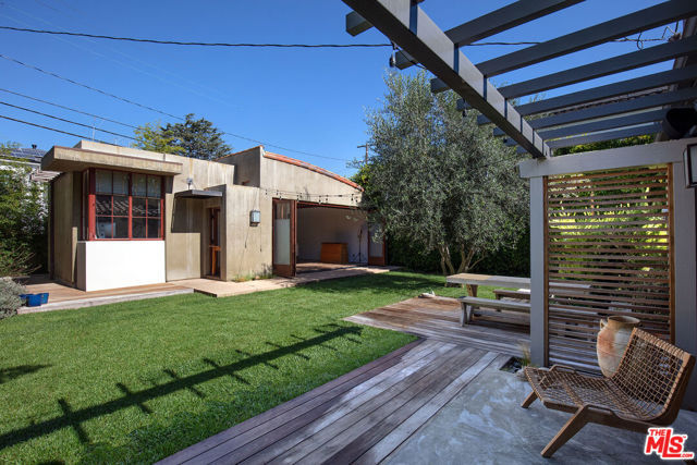 1241 Georgina Avenue photo 2