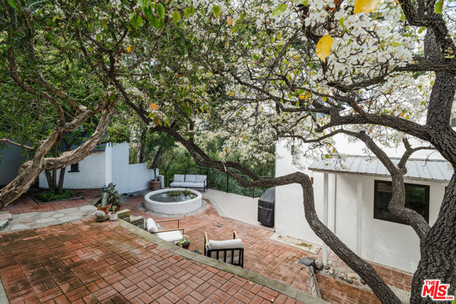 2002 Tuna Canyon Road, Topanga CA: https://media.crmls.org/mediaz/2b8efc84-5a92-41be-bb16-08d37efb2d84.jpg