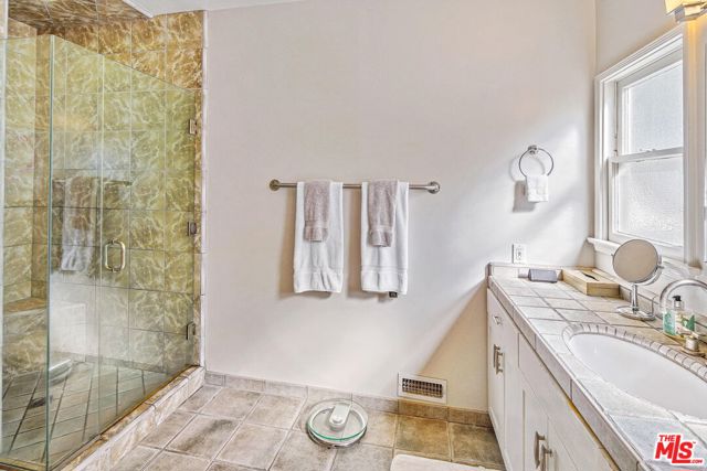10614 Le Conte Avenue, Los Angeles CA: https://media.crmls.org/mediaz/2b8f0f0c-7304-418e-a1d3-02768059d330.jpg