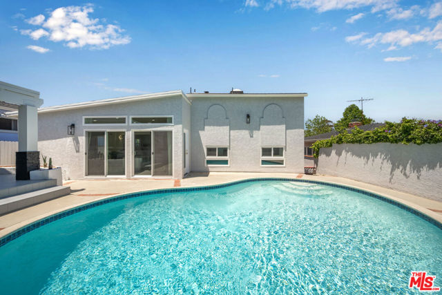 2733 Grand Summit Road, Torrance CA: https://media.crmls.org/mediaz/2b8f2541-50e0-4d3c-a6aa-d669a6c7f933.jpg