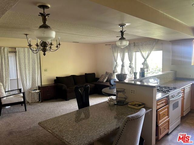 15609 Huston Street, Encino CA: https://media.crmls.org/mediaz/2b8f5c45-848f-43dd-9b92-bb6967183cbe.jpg