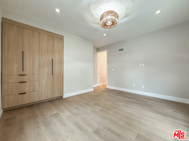 150 N Arnaz Drive, Beverly Hills CA: https://media.crmls.org/mediaz/2b8f6945-9265-447f-b4b9-23c96f71a915.jpg