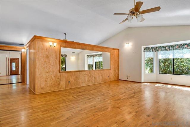 24903 Oakana Rd, Ramona CA: https://media.crmls.org/mediaz/2b8f7cf5-af84-4cec-930a-fe356be94d16.jpg