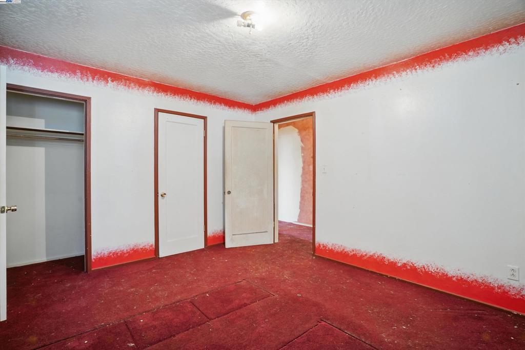 https://media.crmls.org/mediaz/2b8f828e-58d1-467a-a174-00551c0dcdfb.jpg?preset=X-Large